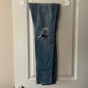 Levi’s distressed 711 skinny jeans